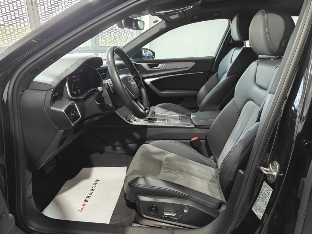 Audi berline noire premium — Sélection 01