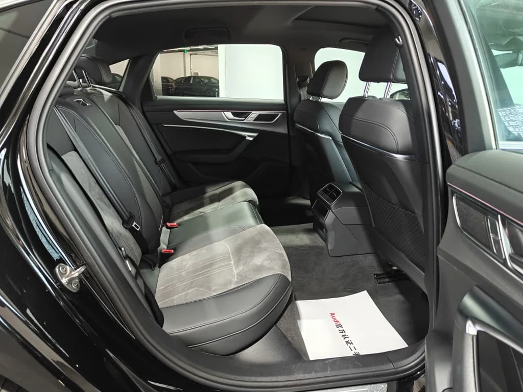 Audi berline noire premium — Sélection 01